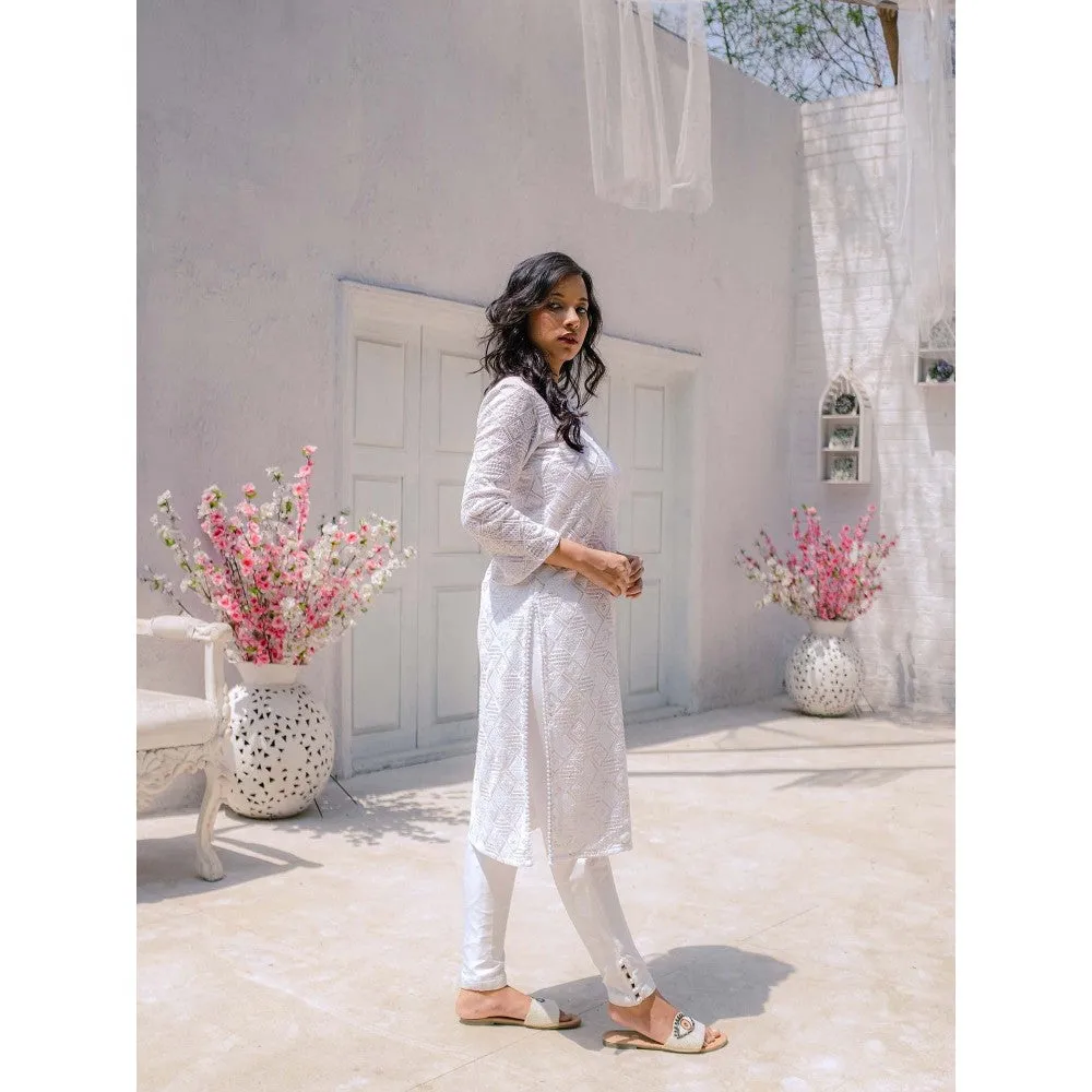 MONK & MEI Malak Straight Chikankari Kurta & Pants- White (Set of 2)